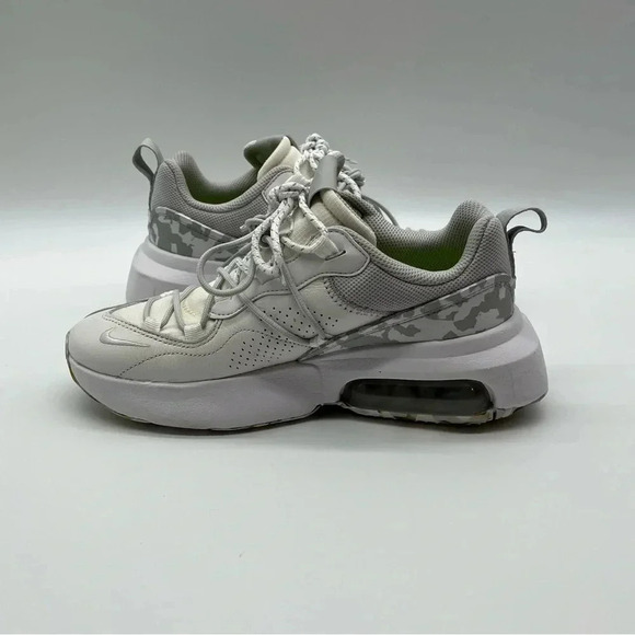 Nike Air Max Viva Womens Size 7 White Athletic Running Shoe Sneakers DB5269-100 - Picture 4 of 11